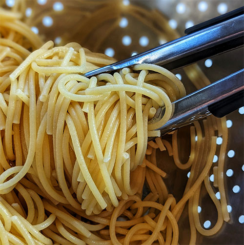 Spagetti och spagettitång