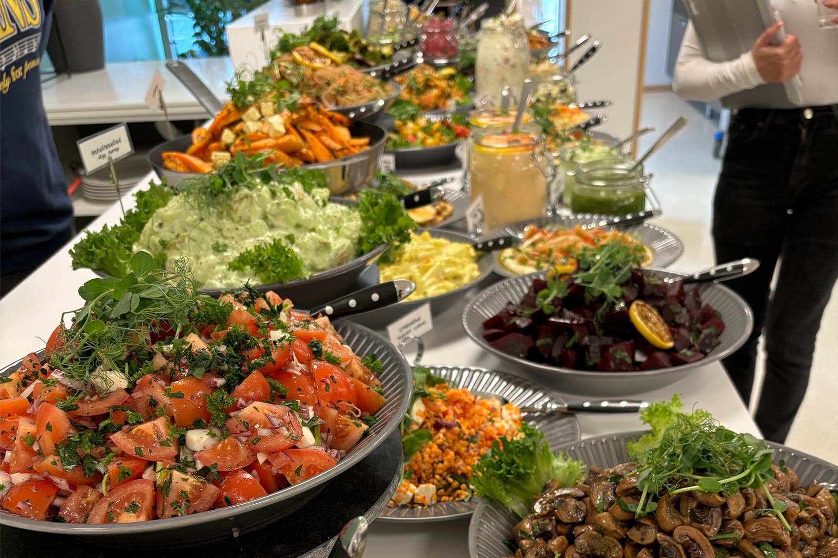 Buffé med grönsaker och vegetariska rätter