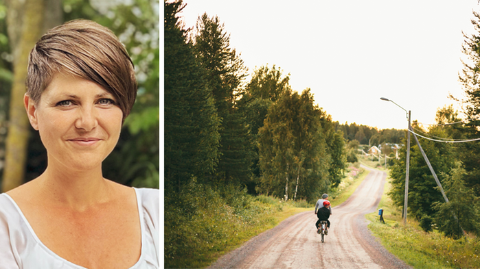 Porträttbild kvinna. Grusväg med två unga som cyklar, där den ena åker på pakethållaren.