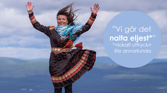 Kvinna i samisk dräkt som hoppar vid en klippa. Text: "Vi gör det nalta eljest"- lokalt uttryck - lite annorlunda.